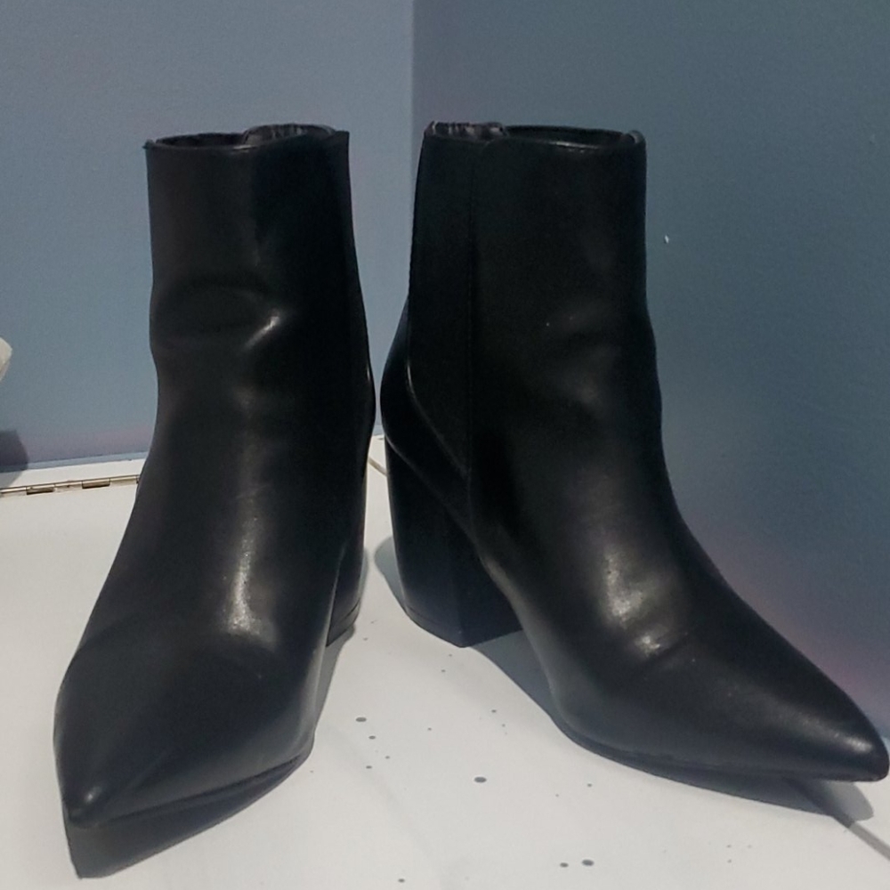 Point toe booties